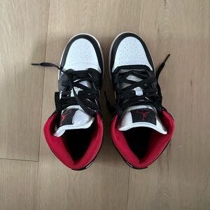 Nike Men's Black and White Sneakers
